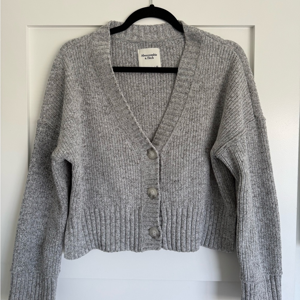 Abercrombie & Fitch Light Gray Ribbed V-Neck Button Cardigan